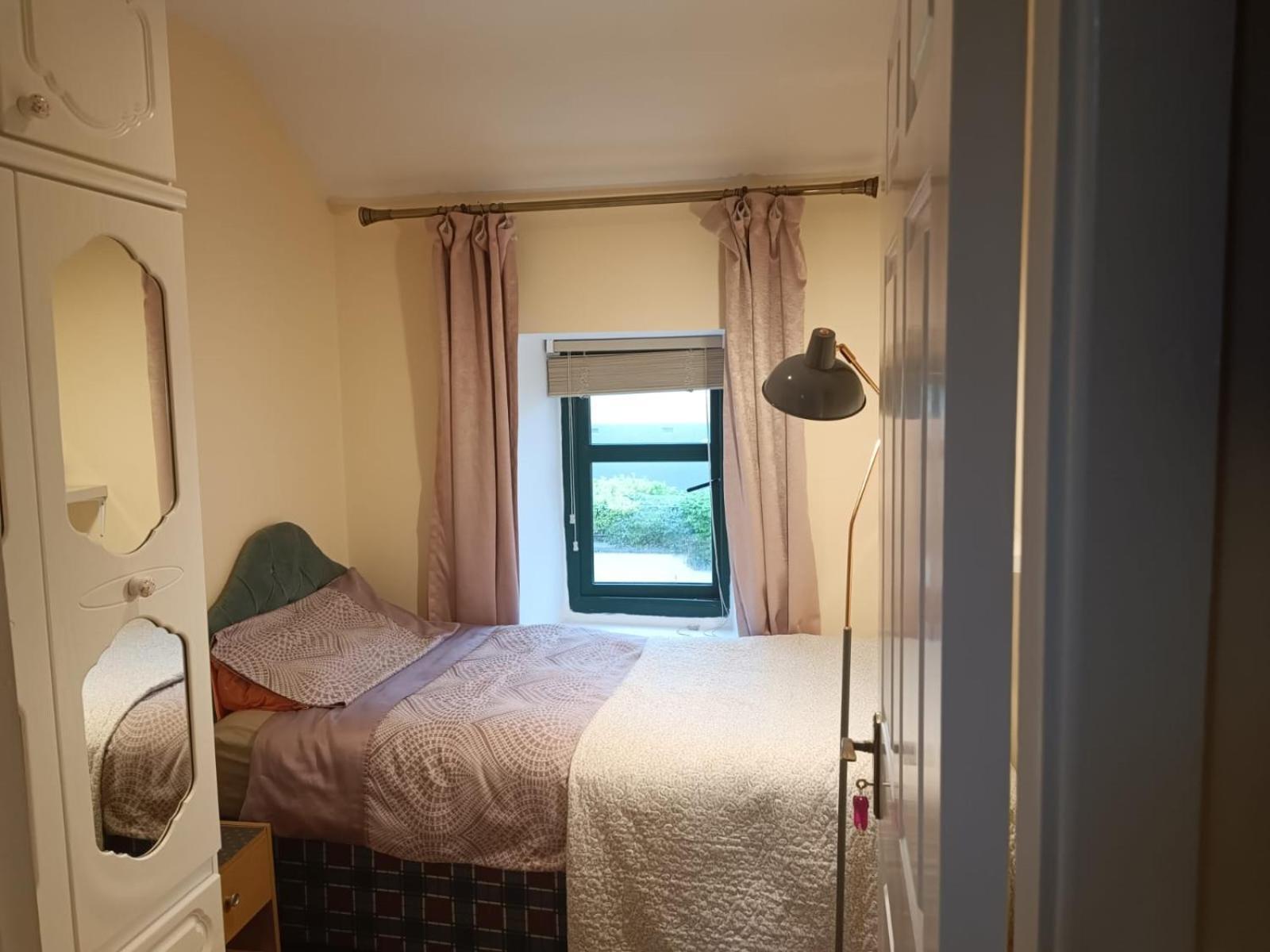 Bernie'S Place Castlebar Phòng bức ảnh